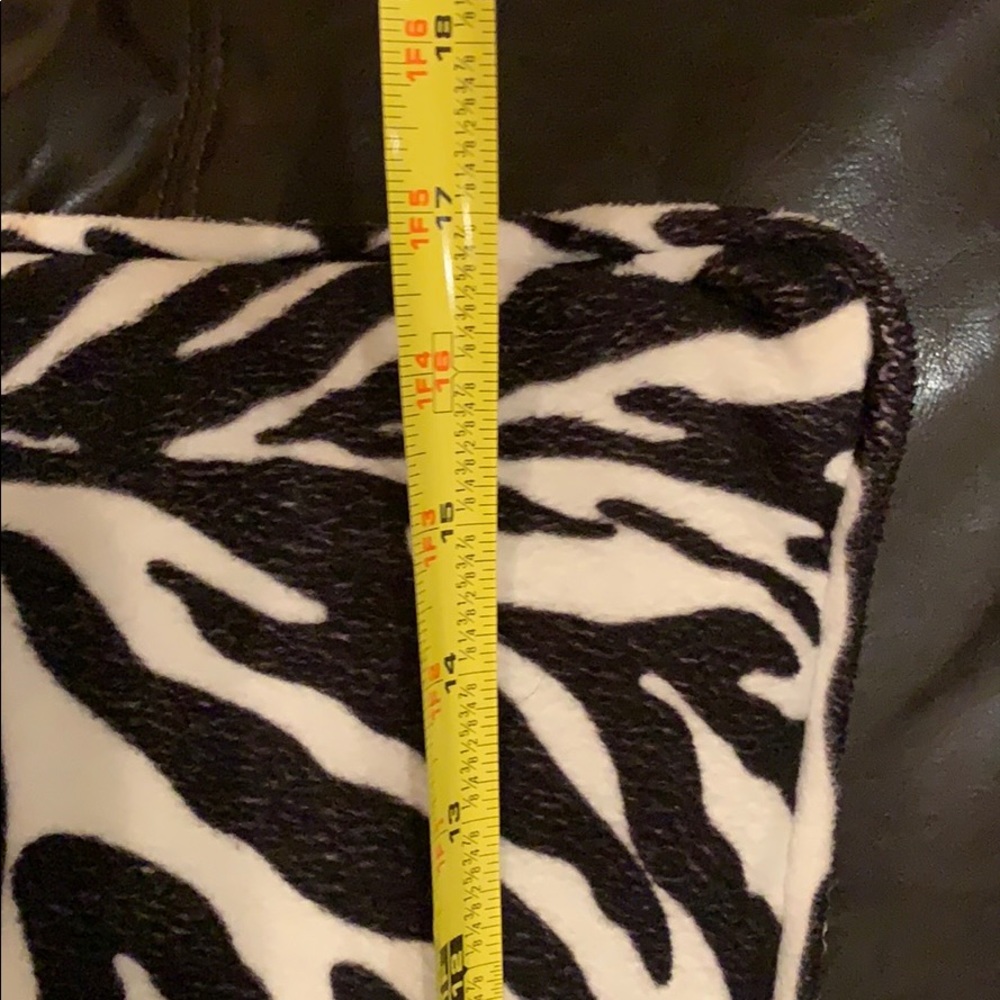 Zebra pillows - Picture 4 of 5